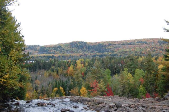 Domaine Le Bostonnais - Le Village En Bois Rond La Tuque Eksteriør bilde