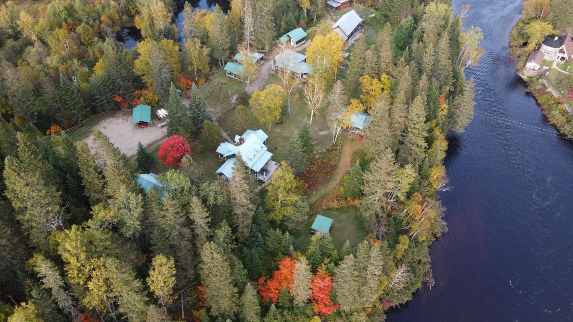 Domaine Le Bostonnais - Le Village En Bois Rond La Tuque Eksteriør bilde