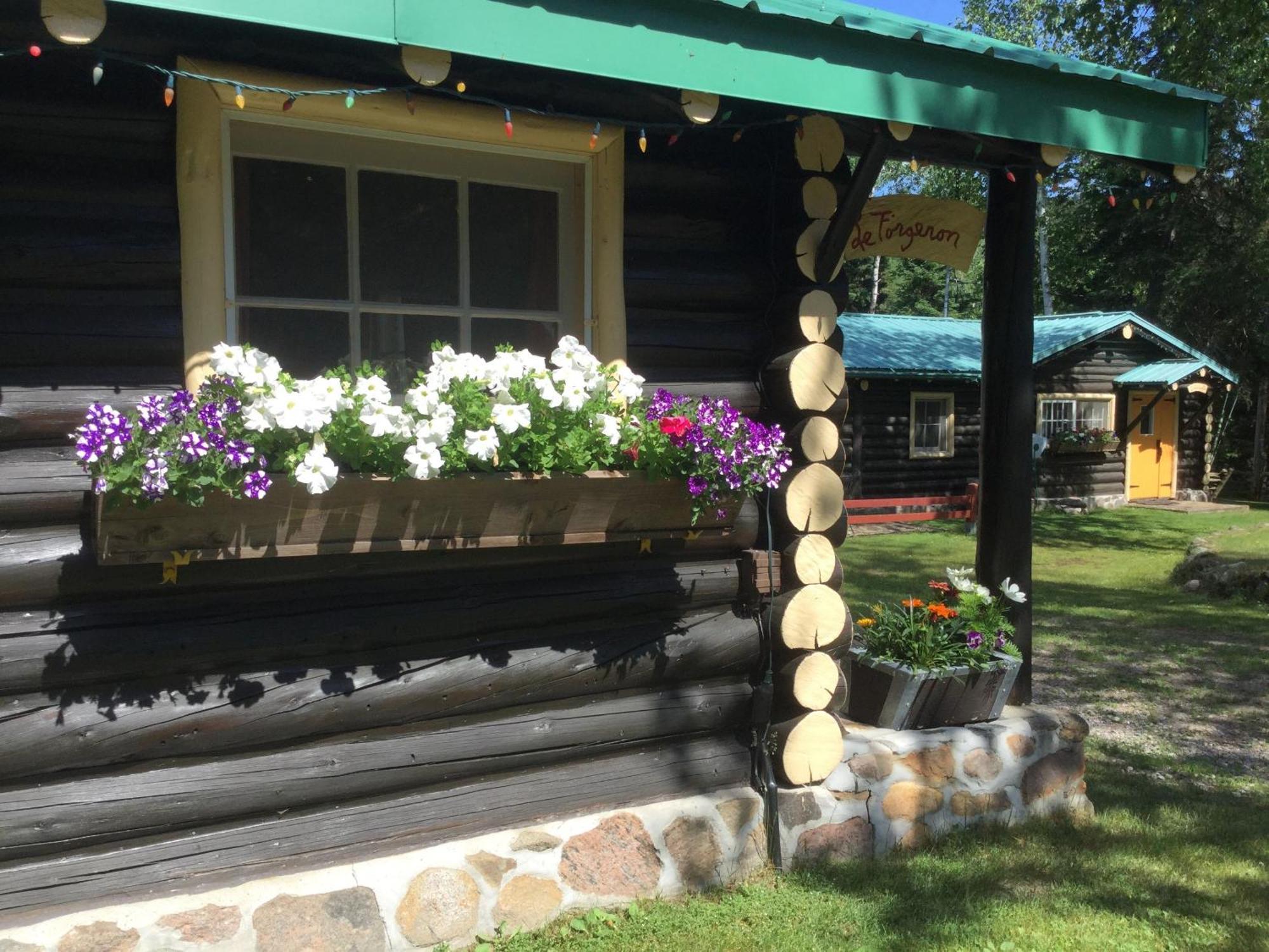 Domaine Le Bostonnais - Le Village En Bois Rond La Tuque Rom bilde