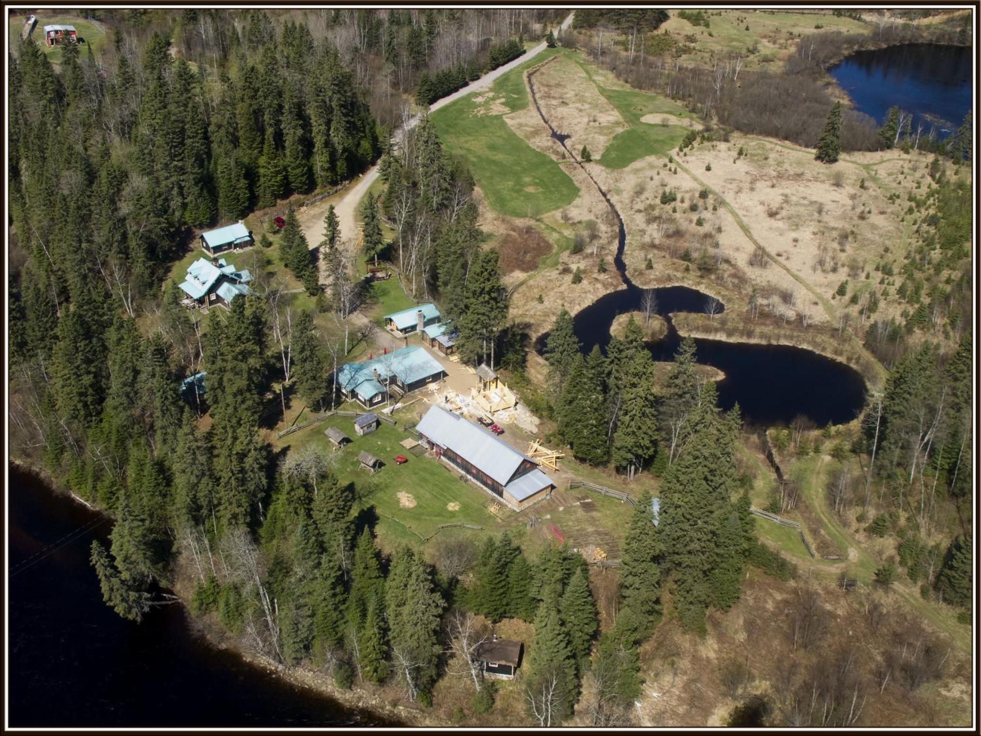 Domaine Le Bostonnais - Le Village En Bois Rond La Tuque Eksteriør bilde